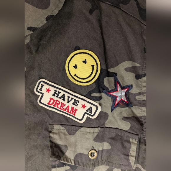 Forever 21 Camouflage Button-Up Shirt with Patches - Picture 3 of 7